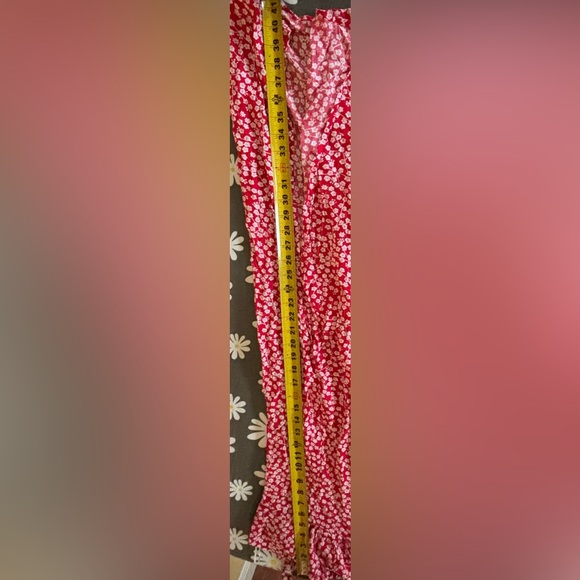 Showpo Willa Red Floral cottage inspired Midi Dress with Slit. Size 6. NWT - Picture 8 of 9